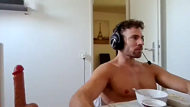 Snapshot of alpha-hunk chatting on May 25, 10:43 am alpha-hunk online show from May 25, 10:43 am