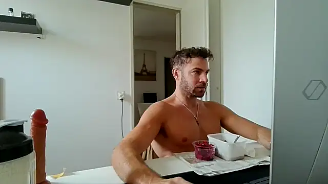 Snapshot of alpha-hunk chatting on May 31, 8:21 am alpha-hunk online show from May 31, 8:21 am