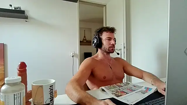Snapshot of alpha-hunk chatting on June 3, 9:23 am alpha-hunk online show from June 3, 9:23 am