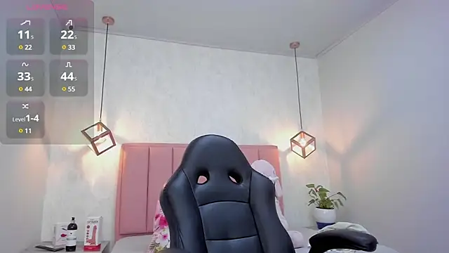 Snapshot of MAYROBERTSS chatting on March 11, 12:39 pm MAYROBERTSS online show from March 11, 12:39 pm