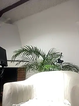 Kyna euphoria online show from February 8, 7:27 pm