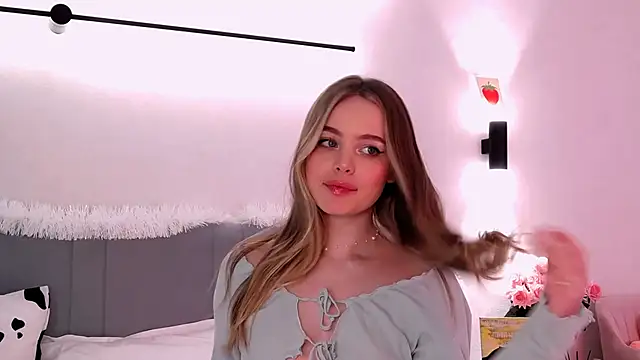 Snapshot of SIlviaBeyt chatting on February 23, 10:53 pm SIlviaBeyt online show from February 23, 10:53 pm