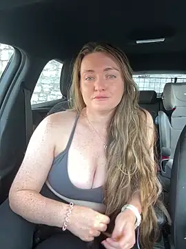 Snapshot of BustyBonnieUK chatting on October 7, 8:33 am BustyBonnieUK online show from October 7, 8:33 am