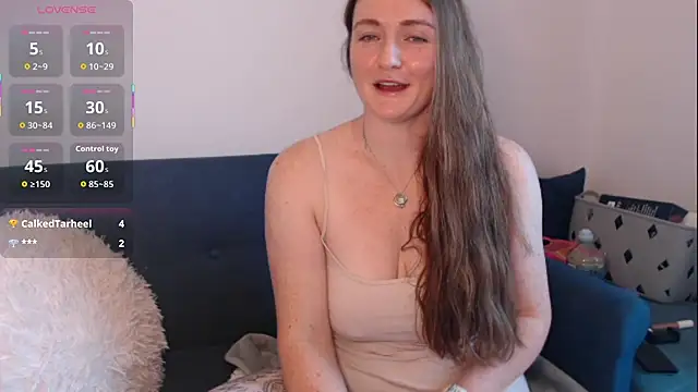 Snapshot of BustyBonnieUK chatting on October 13, 11:21 am BustyBonnieUK online show from October 13, 11:21 am