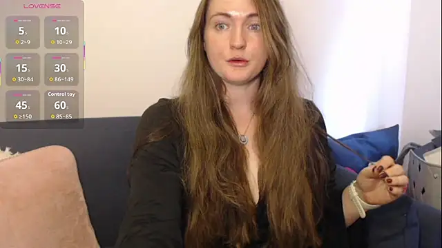 Snapshot of BustyBonnieUK chatting on October 21, 11:44 am BustyBonnieUK online show from October 21, 11:44 am