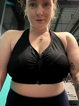 Snapshot of BustyBonnieUK chatting on November 9, 9:57 pm BustyBonnieUK online show from November 9, 9:57 pm