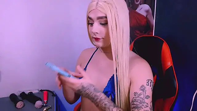 Snapshot of bubble_red chatting on March 1, 2:13 am bubble red online show from March 1, 2:13 am