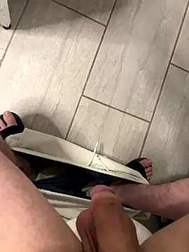 Snapshot of bigbeast19393 chatting on November 22, 4:33 am bigbeast19393 online show from November 22, 4:33 am