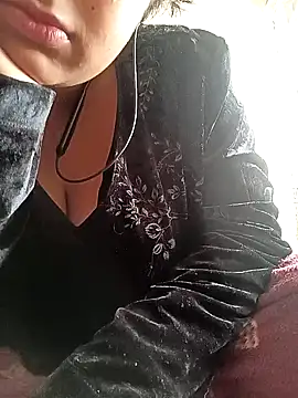 ruhi2003 online show from December 16, 9:57 am