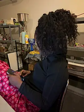 choclatepeaach online show from January 13, 2:28 am