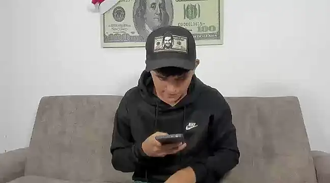 Snapshot of Lyam_ap chatting on January 1, 4:39 am Lyam ap online show from January 1, 4:39 am