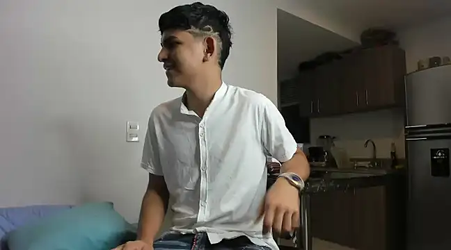 Snapshot of Lyam_ap chatting on January 10, 2:25 am Lyam ap online show from January 10, 2:25 am