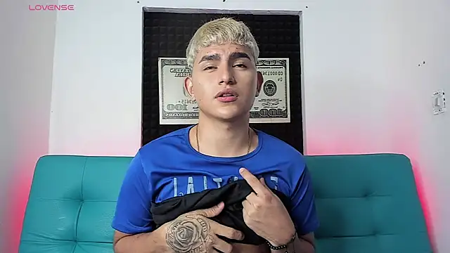 Snapshot of Lyam_ap chatting on October 3, 9:50 am Lyam ap online show from October 3, 9:50 am