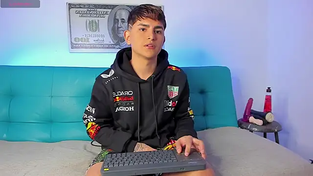 Lyam ap online show from December 21, 10:11 am