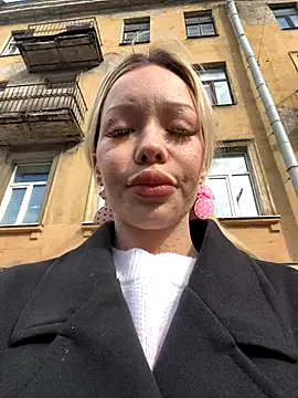 Snapshot of babydolll chatting on September 23, 10:40 am babydolll online show from September 23, 10:40 am