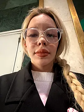 Snapshot of babydolll chatting on October 1, 10:32 am babydolll online show from October 1, 10:32 am