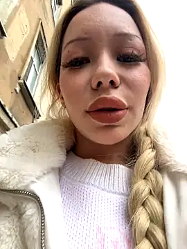 Snapshot of babydolll chatting on October 10, 11:42 am babydolll online show from October 10, 11:42 am