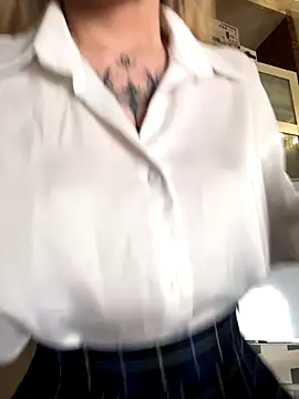 Snapshot of babydolll chatting on October 12, 10:03 am babydolll online show from October 12, 10:03 am