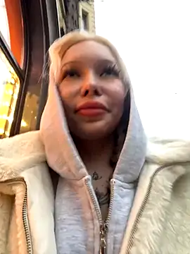 Snapshot of babydolll chatting on October 25, 12:23 pm babydolll online show from October 25, 12:23 pm