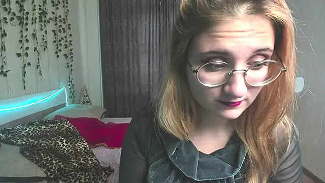 Miss Elsa  online show from December 6, 8:15 am