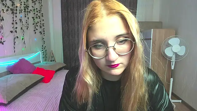 Miss Elsa  online show from December 10, 8:30 am