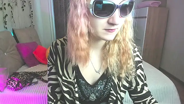 Miss Elsa  online show from February 7, 3:45 am