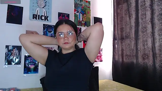 gigiqueen 18 online show from July 4, 4:24 pm