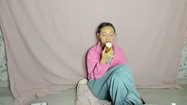 EllaSky xoxo online show from October 18, 7:14 pm