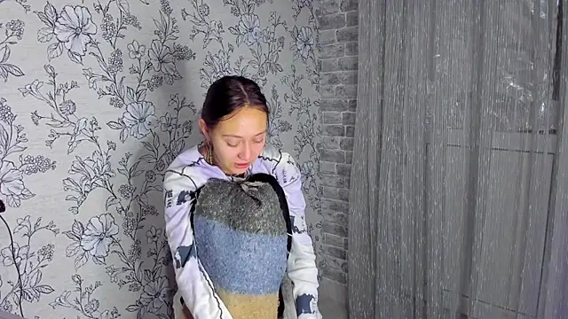 EllaSky xoxo online show from November 17, 8:36 pm