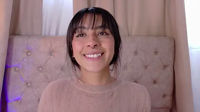 Snapshot of Alyssa_jones chatting on November 19, 1:44 pm Alyssa jones online show from November 19, 1:44 pm