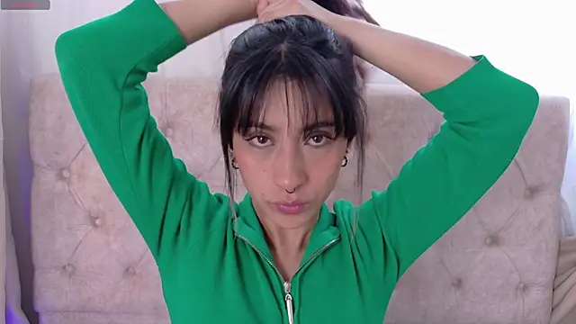 Snapshot of Alyssa_jones chatting on December 5, 2:25 pm Alyssa jones online show from December 5, 2:25 pm