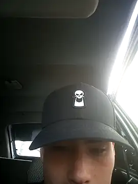andres599 online show from December 5, 9:28 pm