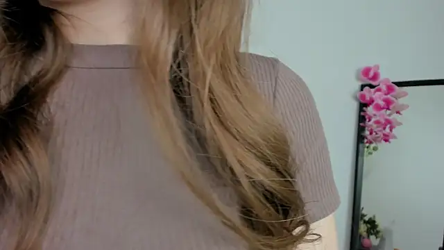 Lilly Colins online show from December 13, 12:28 pm
