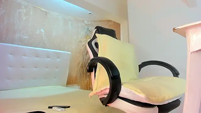 APRILL FOXX online show from January 25, 5:07 am