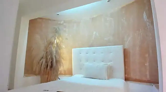 APRILL FOXX online show from March 5, 3:51 am