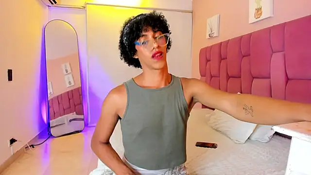 APRILL FOXX online show from October 7, 8:50 pm