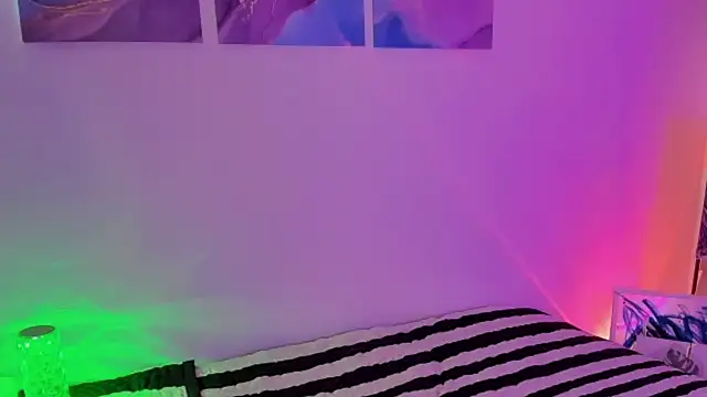 Pretty  zoe online show from March 18, 8:04 pm