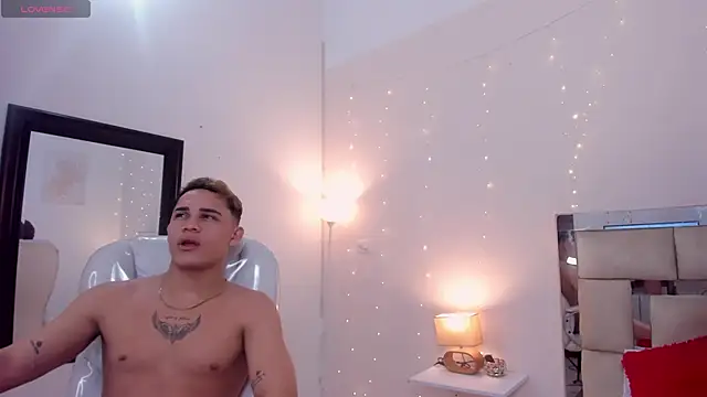 saraandstiven online show from February 11, 8:15 am