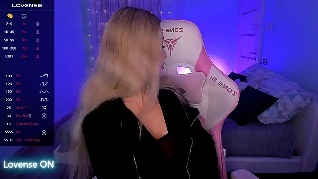 Snapshot of AdeleRoberts chatting on February 25, 1:59 am AdeleRoberts online show from February 25, 1:59 am