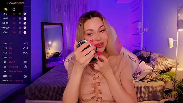 AdeleRoberts online show from May 12, 1:58 am