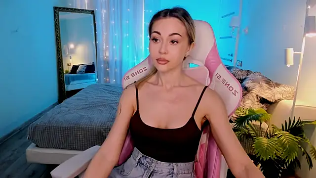 AdeleRoberts online show from May 28, 1:58 am