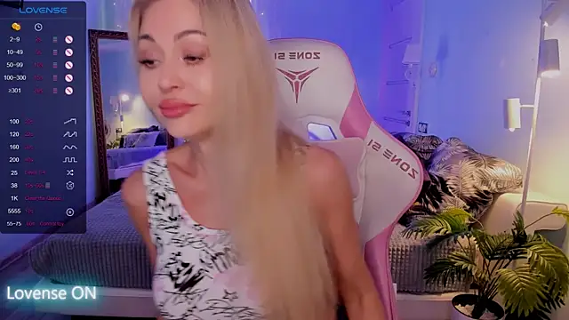 AdeleRoberts online show from June 19, 1:54 am