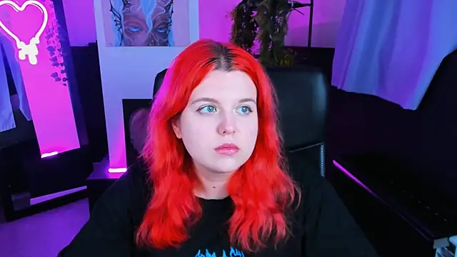 NielletaBlossom online show from December 18, 5:15 am