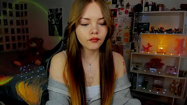 Snapshot of AkiraKatsu chatting on March 7, 10:01 am AkiraKatsu online show from March 7, 10:01 am