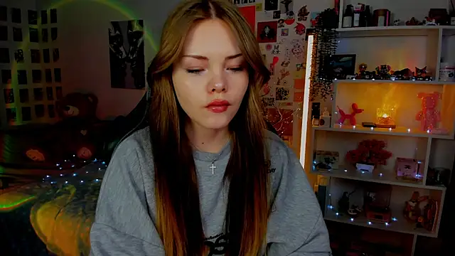 Snapshot of AkiraKatsu chatting on April 4, 10:46 am AkiraKatsu online show from April 4, 10:46 am