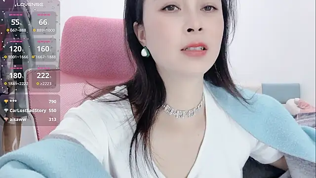 Snapshot of Qwi-V1 chatting on February 12, 3:07 am Qwi-V1 online show from February 12, 3:07 am