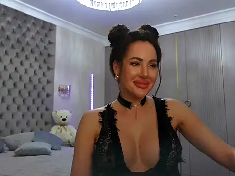 Snapshot of TianaPosh chatting on February 4, 10:02 pm TianaPosh online show from February 4, 10:02 pm