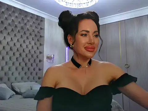 Snapshot of TianaPosh chatting on February 6, 7:40 pm TianaPosh online show from February 6, 7:40 pm