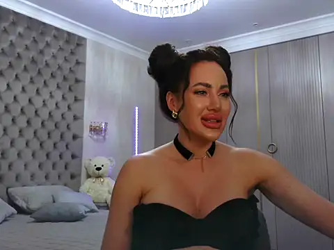 Snapshot of TianaPosh chatting on February 6, 10:43 pm TianaPosh online show from February 6, 10:43 pm