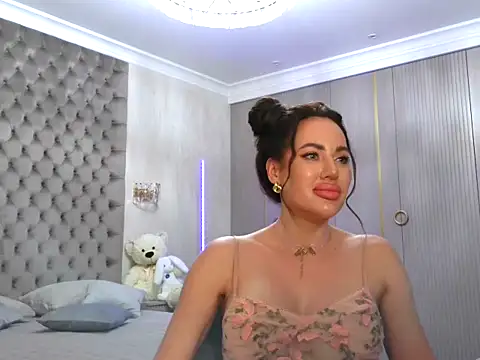 Snapshot of TianaPosh chatting on February 17, 2:20 am TianaPosh online show from February 17, 2:20 am